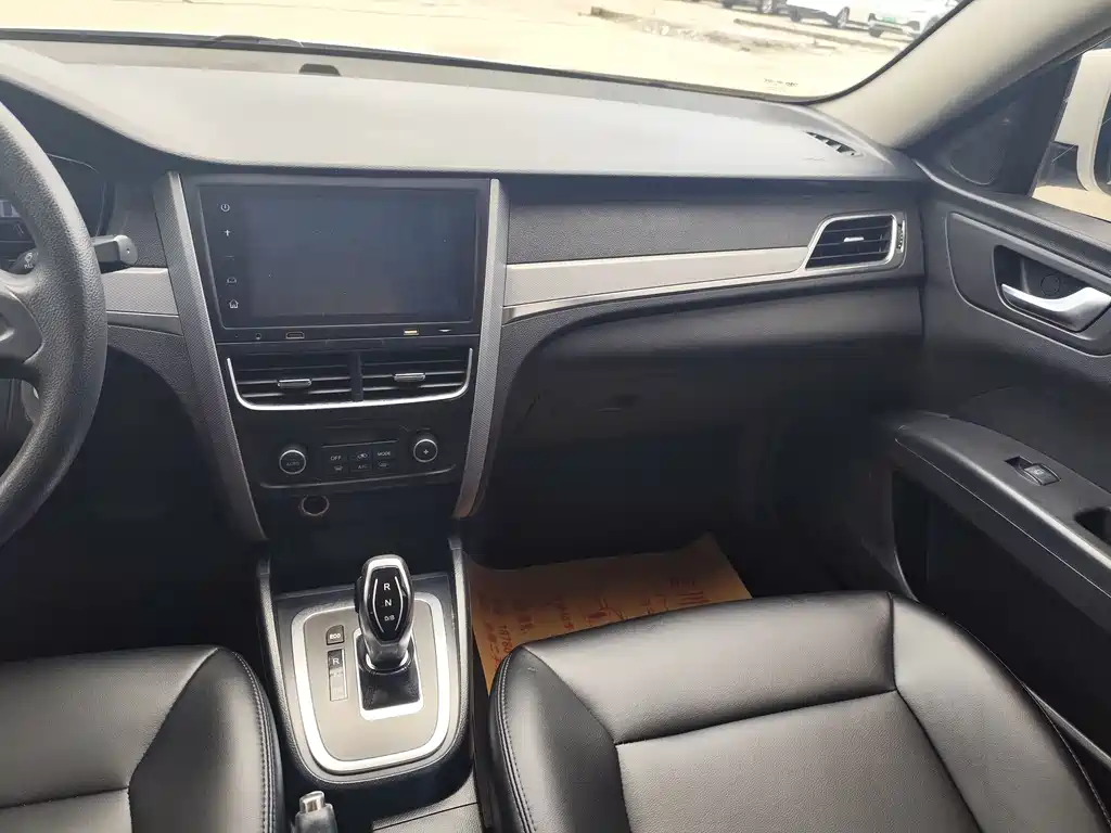 Bestune B30EV 2019 EV400