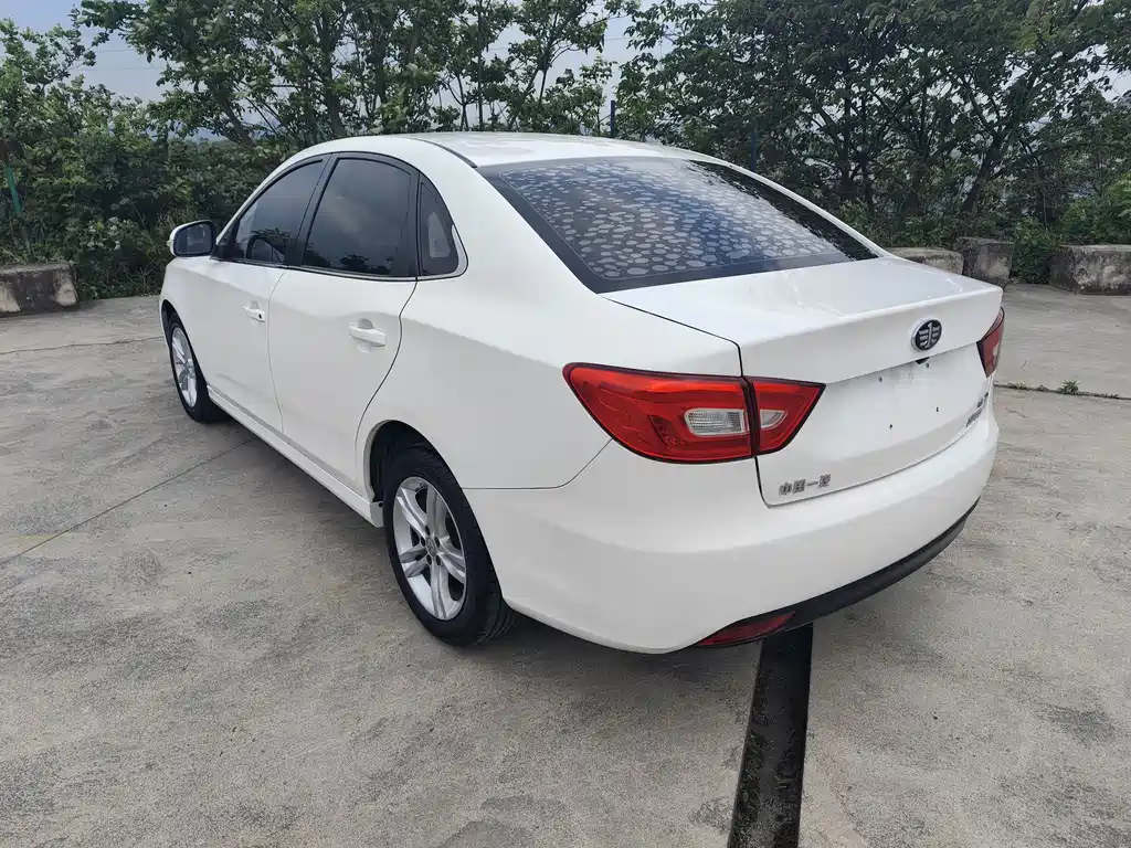 Bestune B30EV 2019 EV400