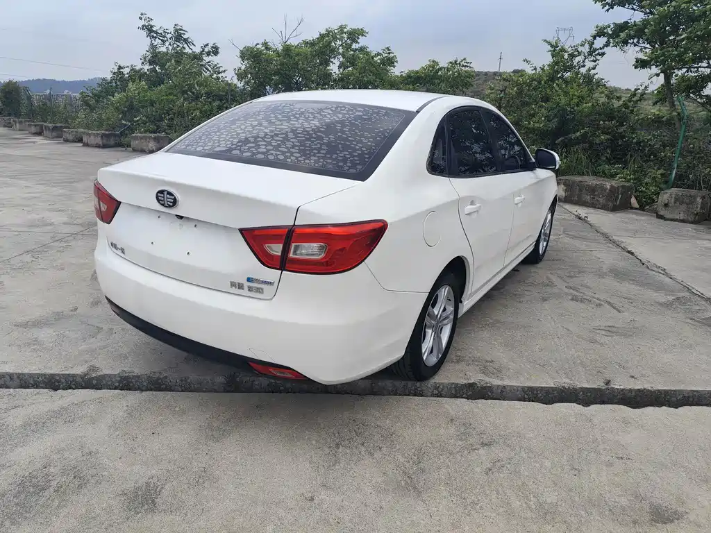 Bestune B30EV 2019 EV400