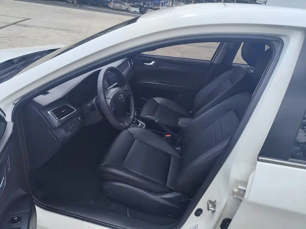 Bestune B30EV 2019 EV400