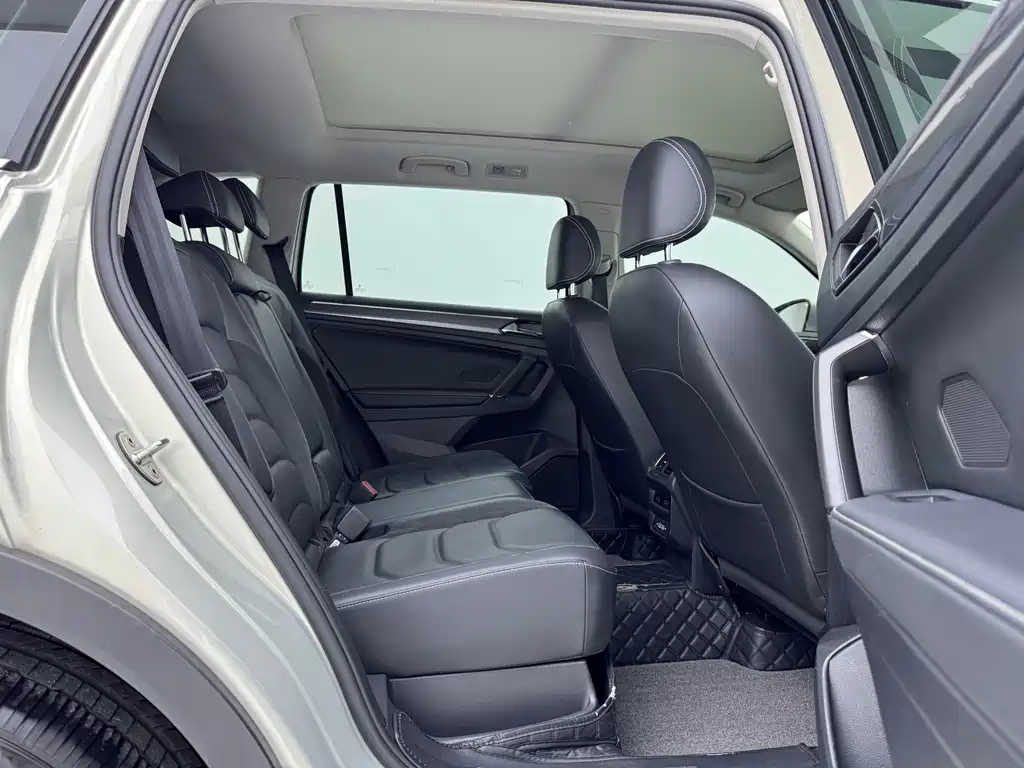 Volkswagen Tiguan L 2021 330TSI Automatic FWD R-Line Yuexiang Edition