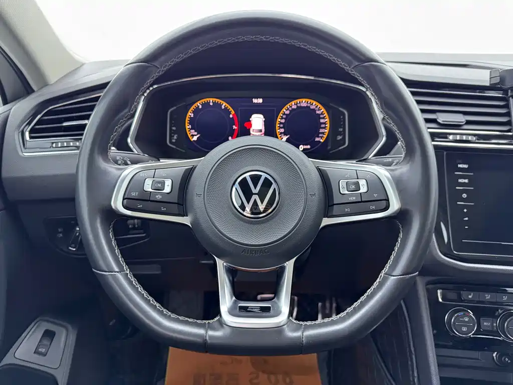 Volkswagen Tiguan L 2021 330TSI Automatic FWD R-Line Yuexiang Edition