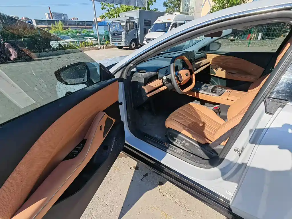 Galaxy Xingyao 8 2025 130km EM-i Prestige Edition