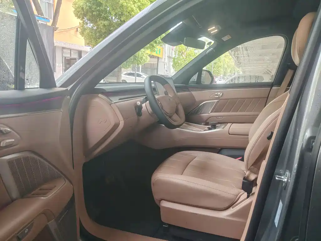 Onvo L90 2025 Max 6-Seater Edition