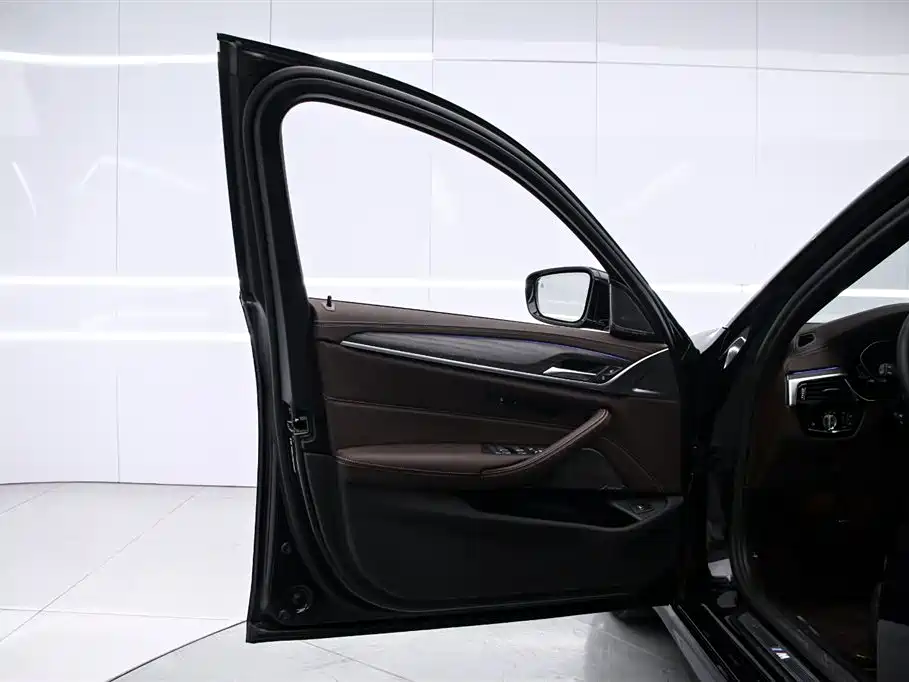 BMW 5 Series 2023 Facelift 530Li Exclusive M Sport Package - фото 11