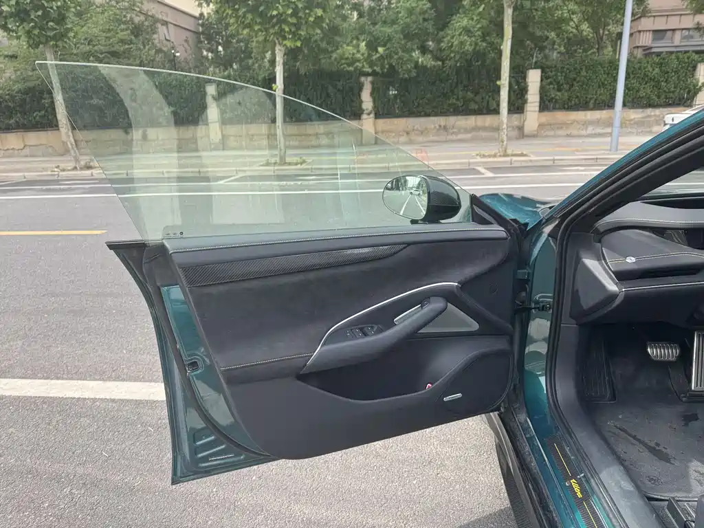 Xiaomi SU7 Ultra 2025