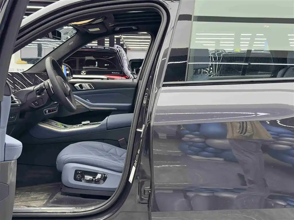 BMW X5 2026 xDrive 40Li M Sport Midnight Black Edition
