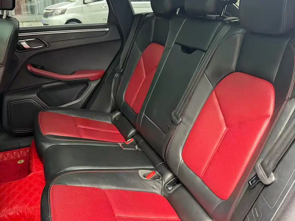 2017 Porsche Macan 2.0T