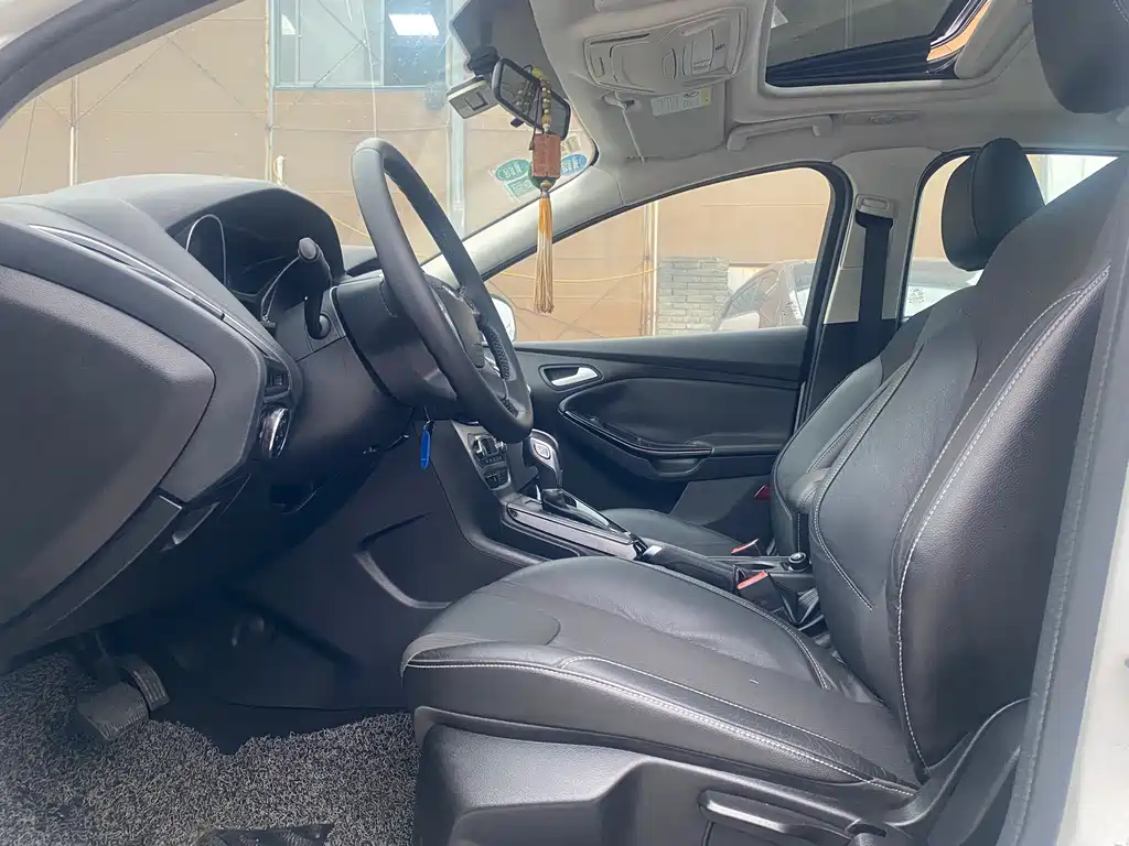 Ford Focus 2012 Sedan 1.6L Automatic Fashion Edition