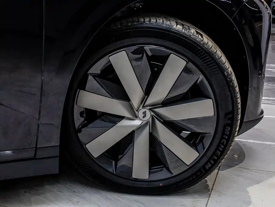 Li Auto i6 2025 AWD Standard Edition