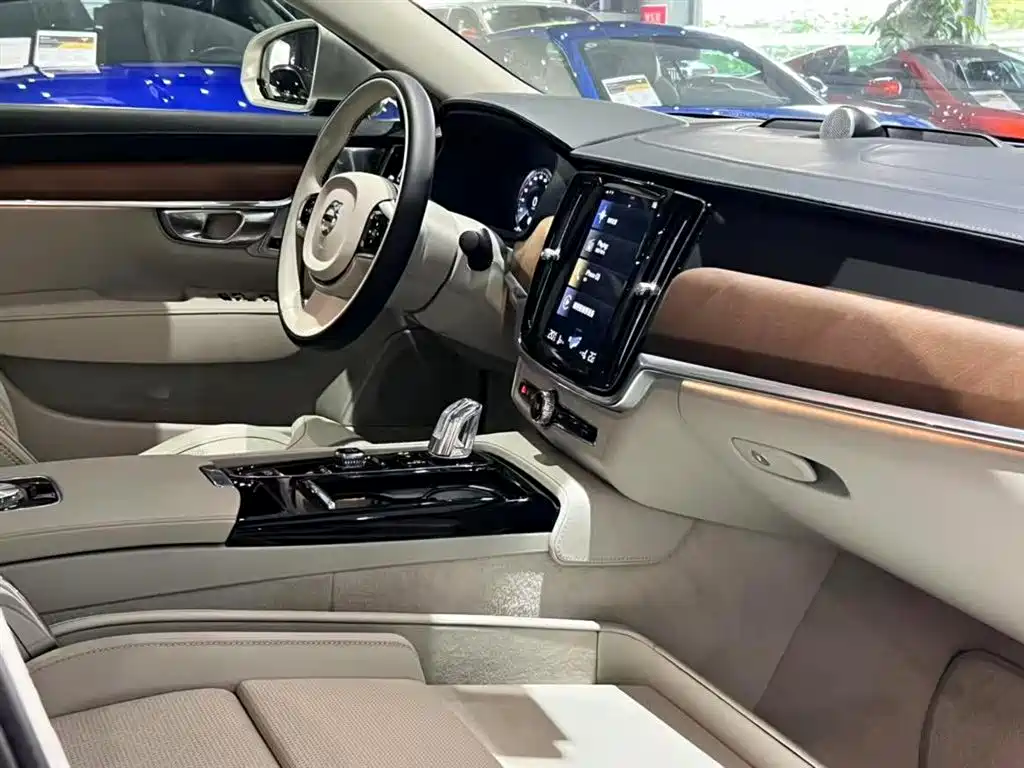2019 Volvo S90 T8 E-Drive Hybrid Honor Edition 3-Seater