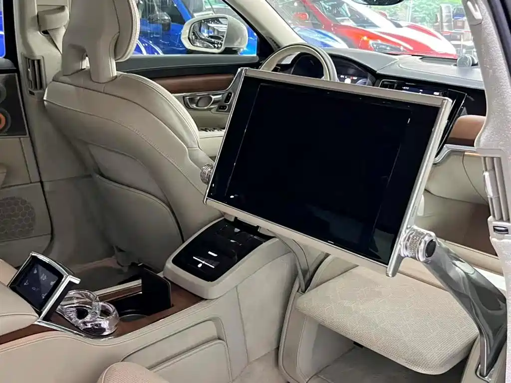 2019 Volvo S90 T8 E-Drive Hybrid Honor Edition 3-Seater