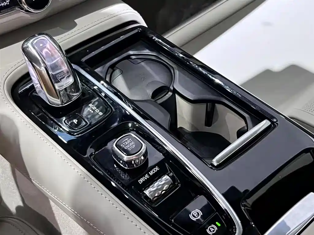 2019 Volvo S90 T8 E-Drive Hybrid Honor Edition 3-Seater