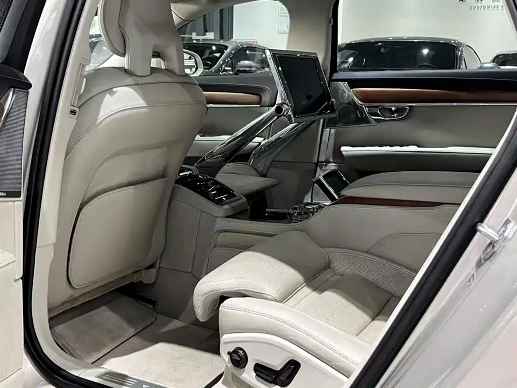 2019 Volvo S90 T8 E-Drive Hybrid Honor Edition 3-Seater