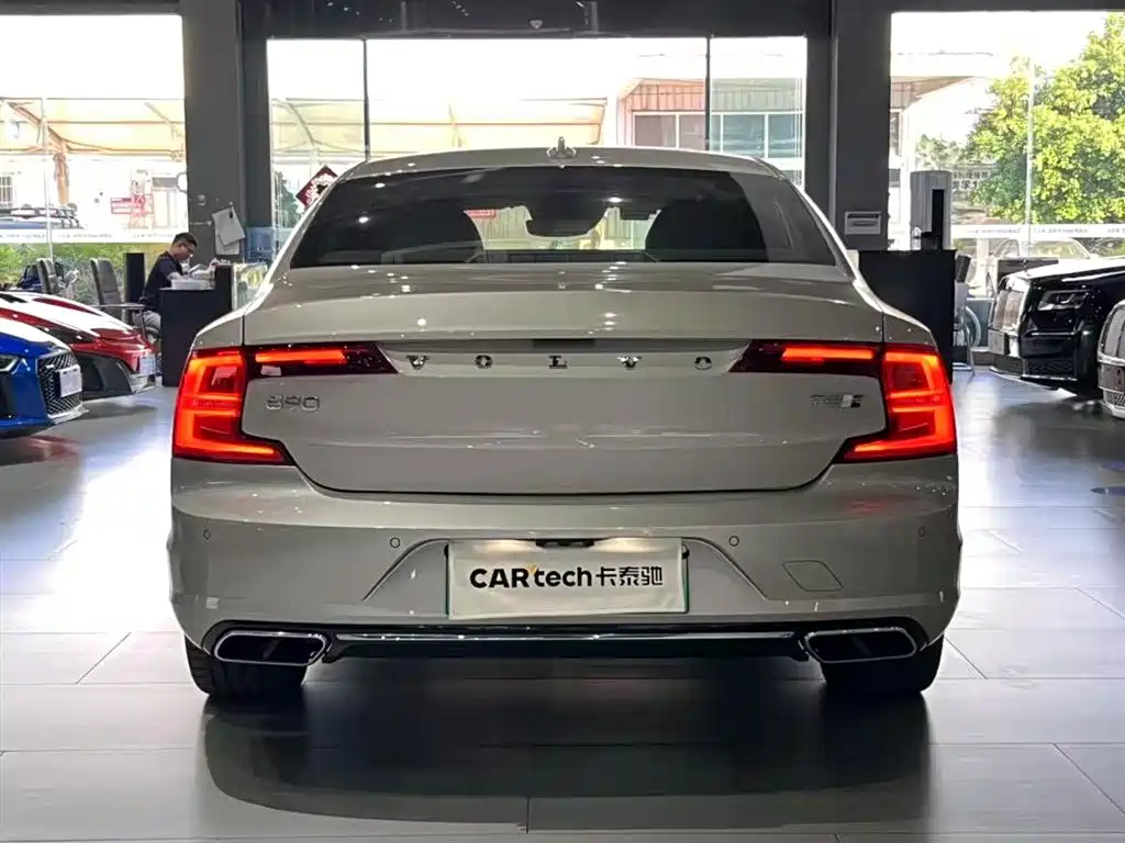 2019 Volvo S90 T8 E-Drive Hybrid Honor Edition 3-Seater