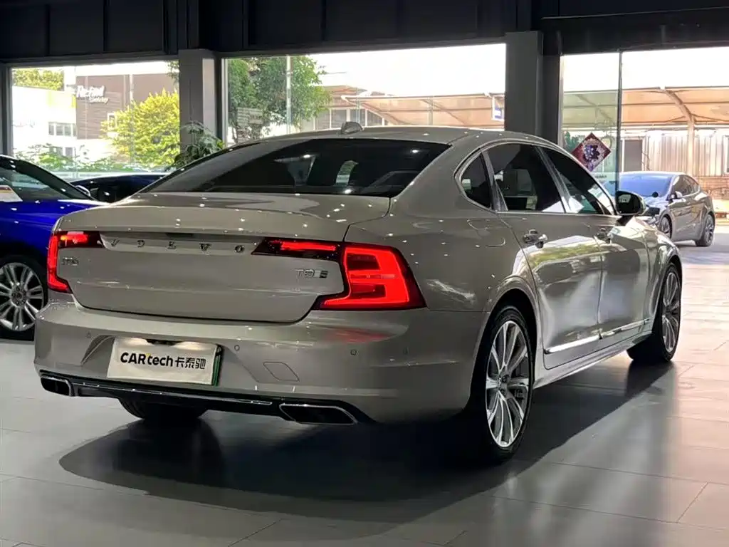 2019 Volvo S90 T8 E-Drive Hybrid Honor Edition 3-Seater