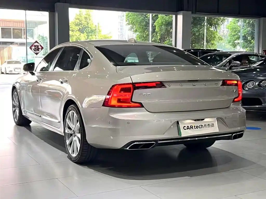 2019 Volvo S90 T8 E-Drive Hybrid Honor Edition 3-Seater
