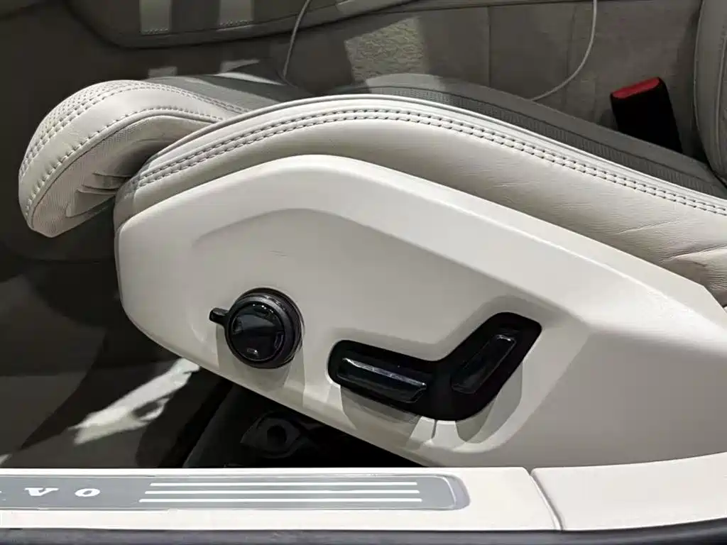 2019 Volvo S90 T8 E-Drive Hybrid Honor Edition 3-Seater