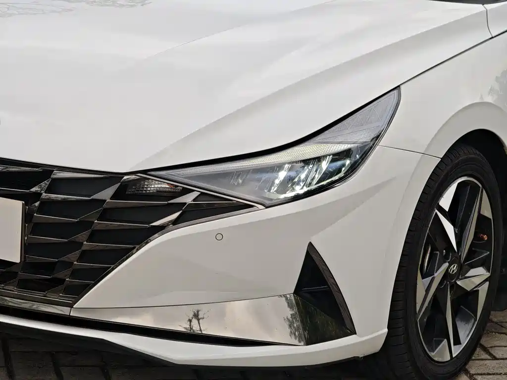 伊兰特 2022款 1.5L CVT LUX尊贵版