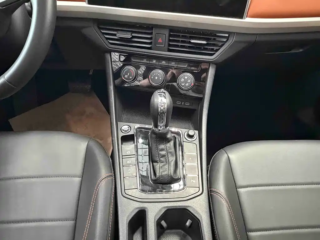 Bora 2023 200TSI DSG Zhixing PRO