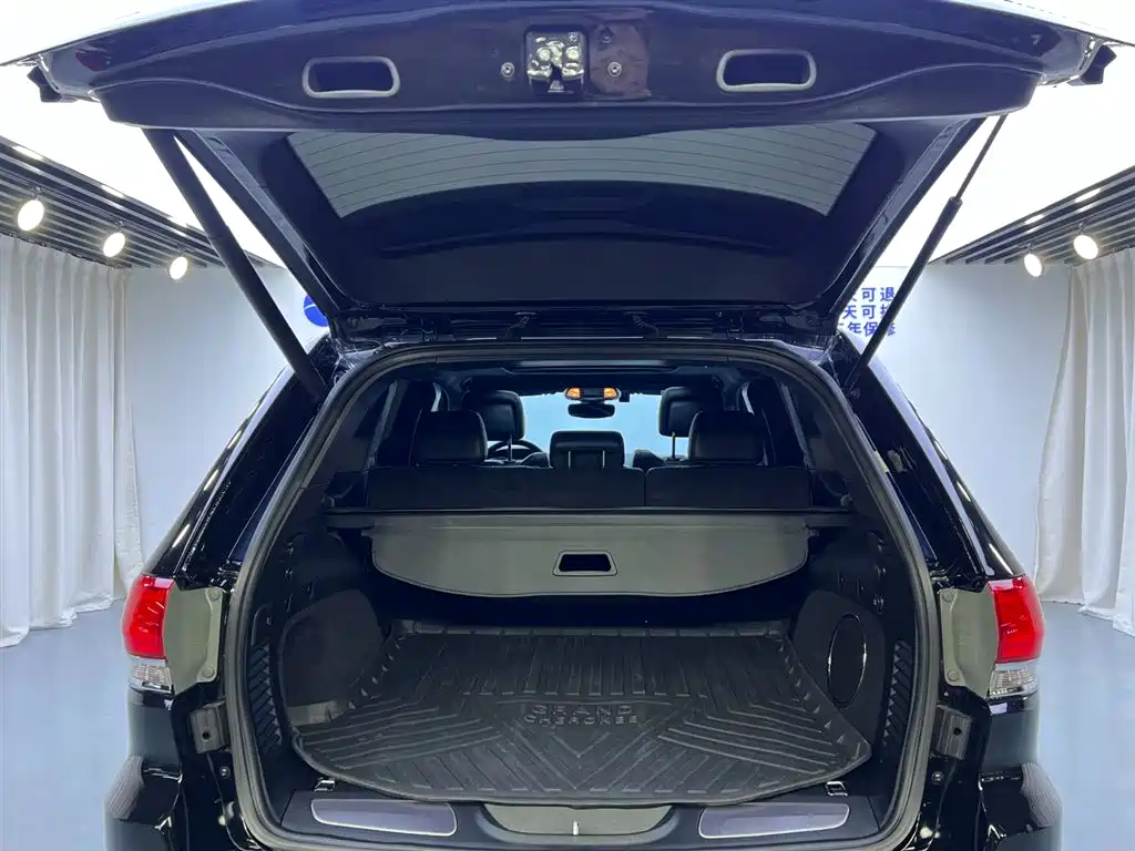 Jeep Grand Cherokee 2017 3.6L Elite Navigation Edition
