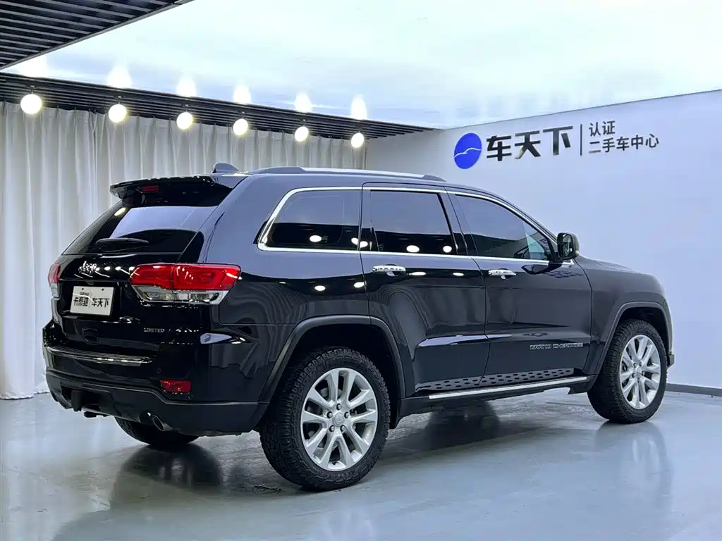Jeep Grand Cherokee 2017 3.6L Elite Navigation Edition