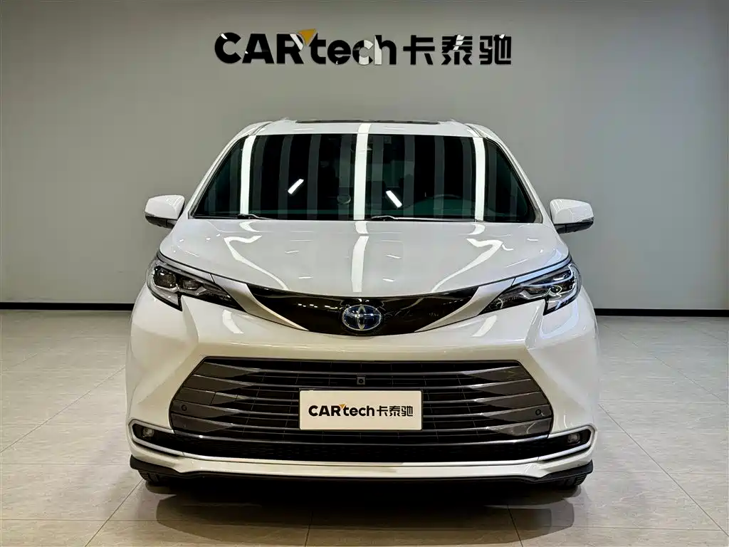 SIENNA 2023 2.5L HEV Platinum Edition