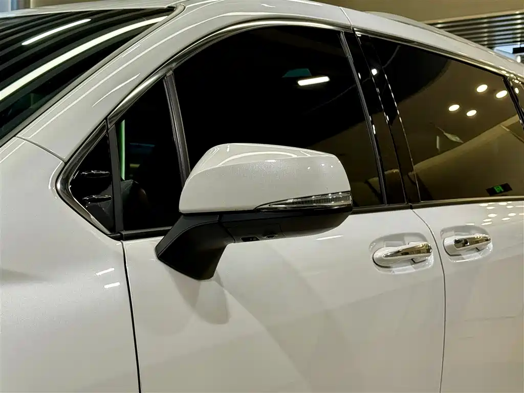 SIENNA 2023 2.5L HEV Platinum Edition