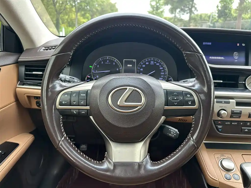 Lexus ES 2015 200 Elite Edition