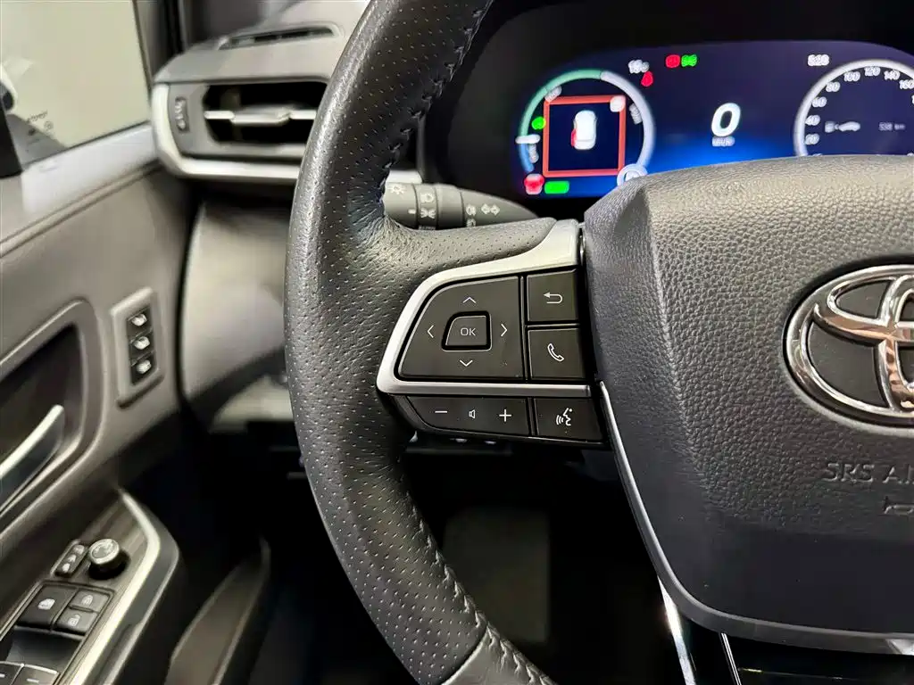 SIENNA 2023 2.5L HEV Platinum Edition