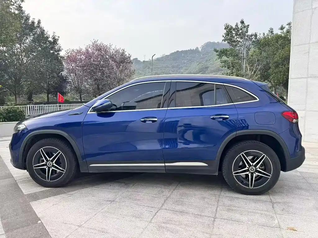 Mercedes-Benz EQA 300 4MATIC Launch Edition 2022