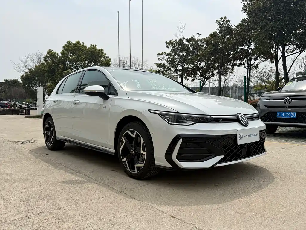 Golf 2025 300TSI R-Line
