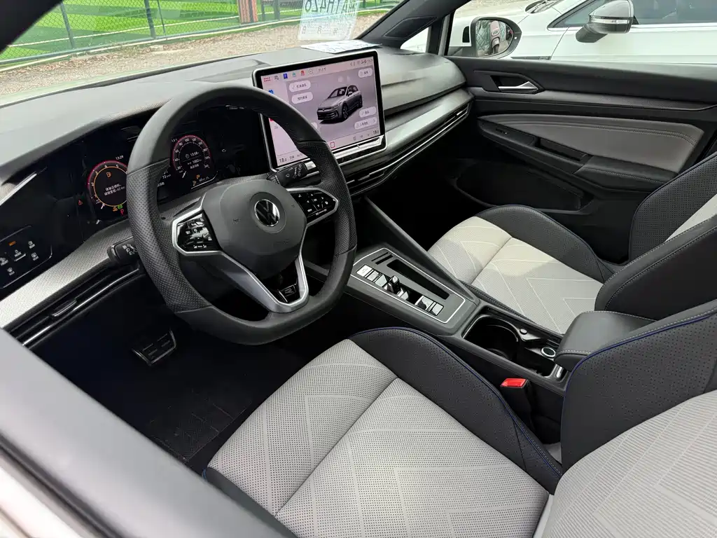 Golf 2025 300TSI R-Line