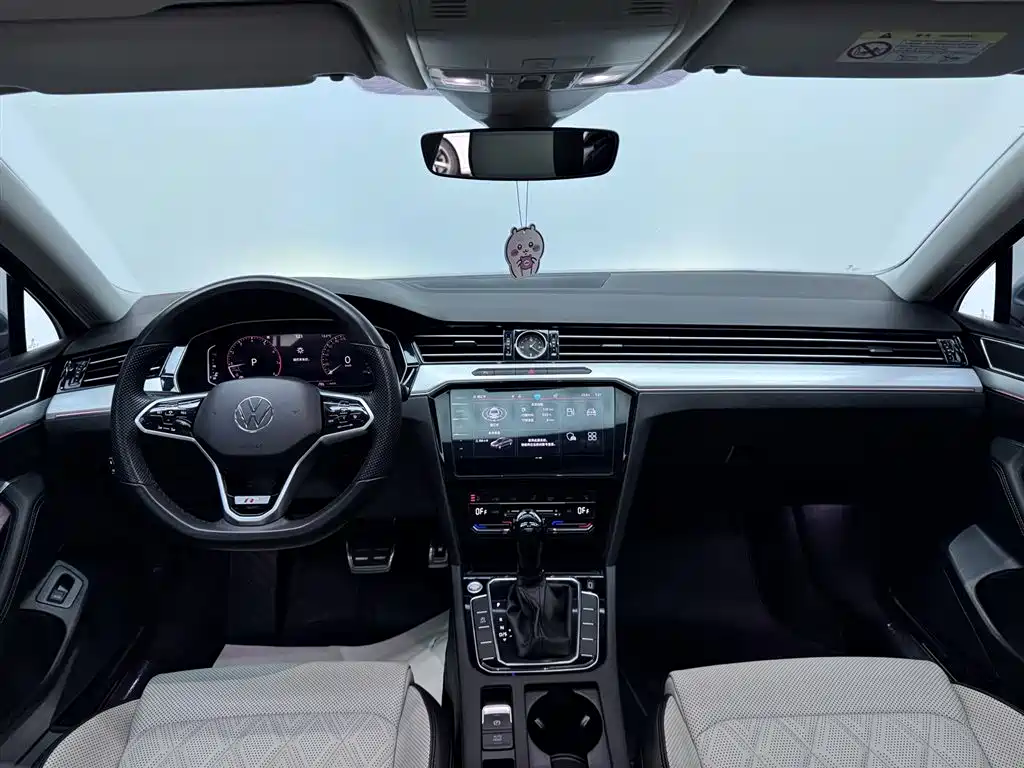Magotan 2023 2 Million Units Commemorative Edition 330TSI DSG Luxury