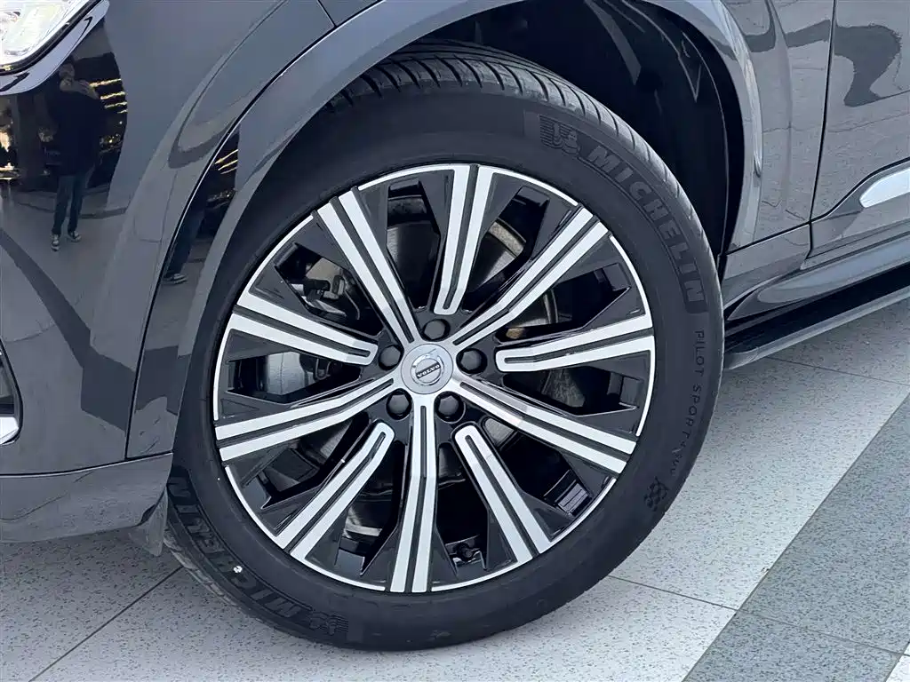 Volvo XC90 2023 B5 Momentum 7-seater