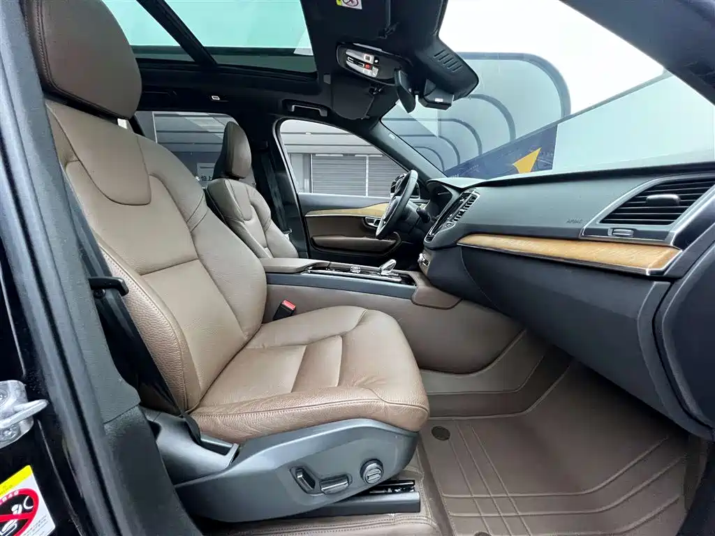 Volvo XC90 2023 B5 Momentum 7-seater