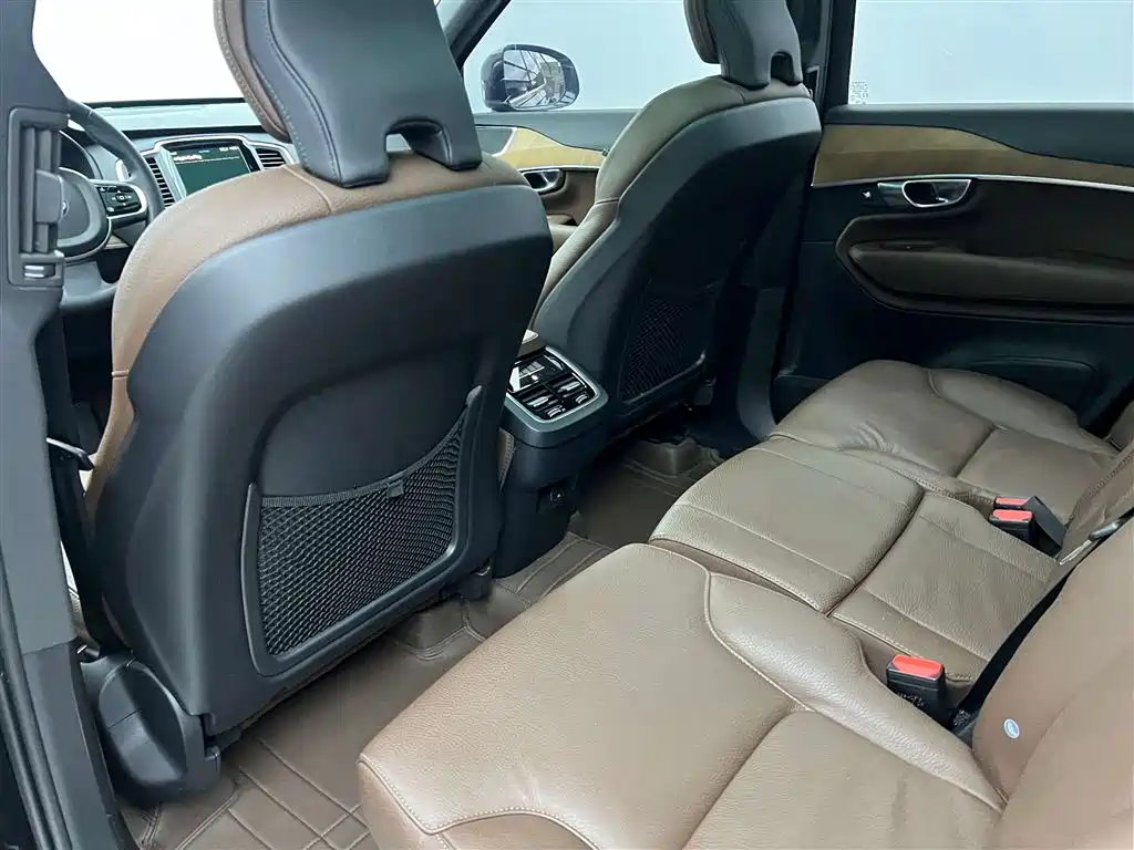 Volvo XC90 2023 B5 Momentum 7-seater