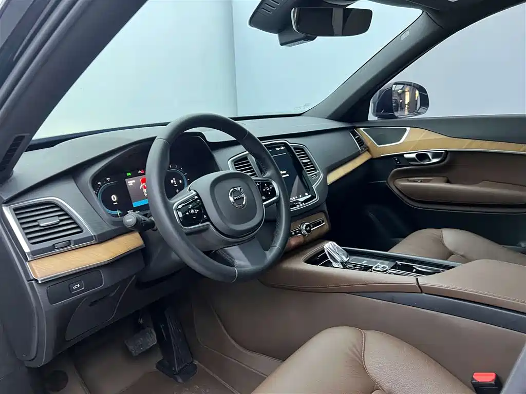 Volvo XC90 2023 B5 Momentum 7-seater