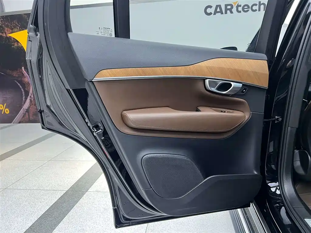 Volvo XC90 2023 B5 Momentum 7-seater