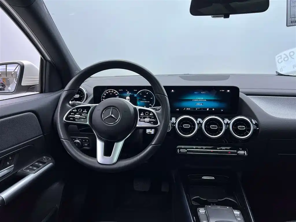 Mercedes-Benz GLA 200