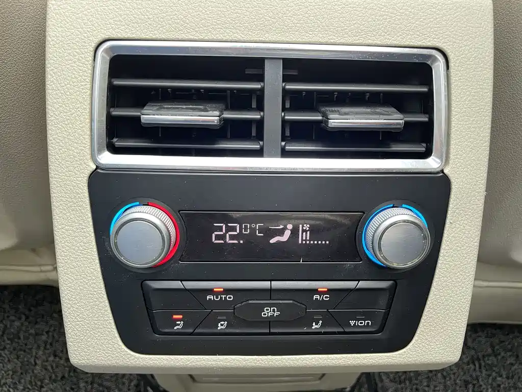 Zotye T700 2017 1.8T DCT Premium Edition