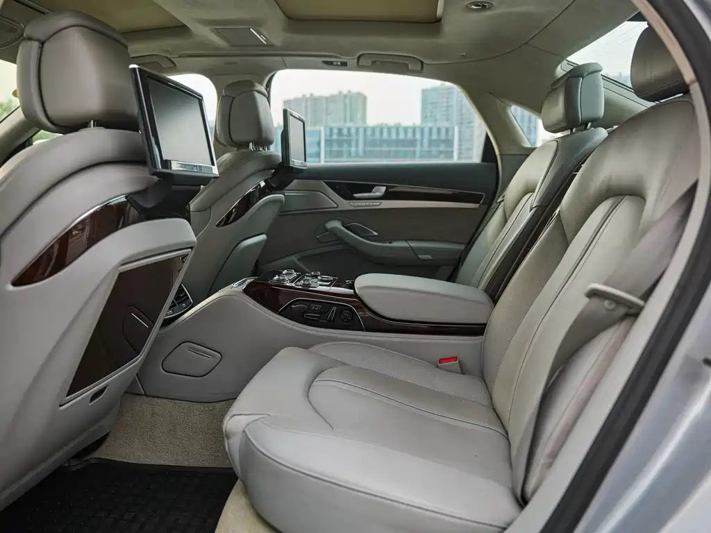 Audi A8L 2014 60 TFSI quattro Exclusive