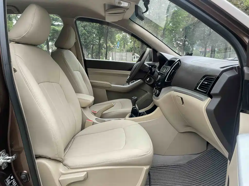 Baojun 730 2014 1.5L Manual Standard Edition 7-seat