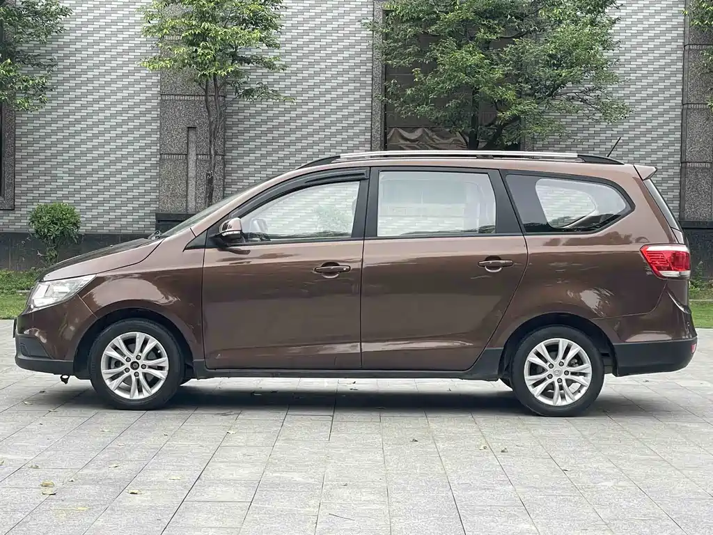 Baojun 730 2014 1.5L Manual Standard Edition 7-seat