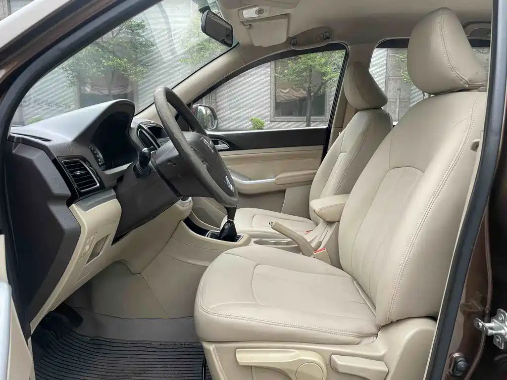 Baojun 730 2014 1.5L Manual Standard Edition 7-seat