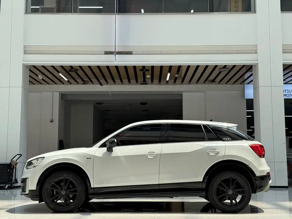 Audi Q2L 2020 35 TFSI Entry Dynamic