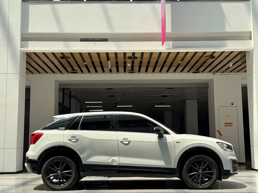 Audi Q2L 2020 35 TFSI Entry Dynamic