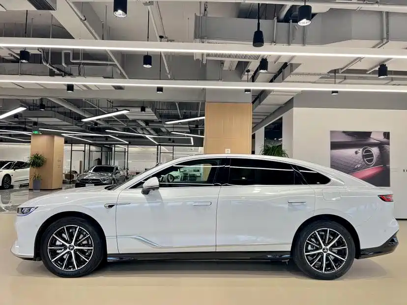 Voyah Zhuiguang 2024 PHEV AWD Ultra-Long Range Executive Edition