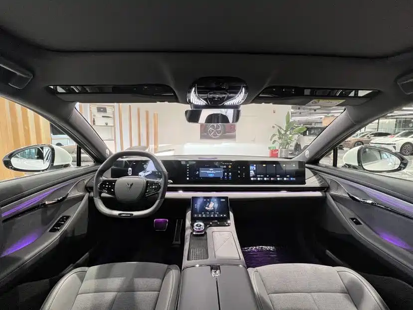 Voyah Zhuiguang 2024 PHEV AWD Ultra-Long Range Executive Edition