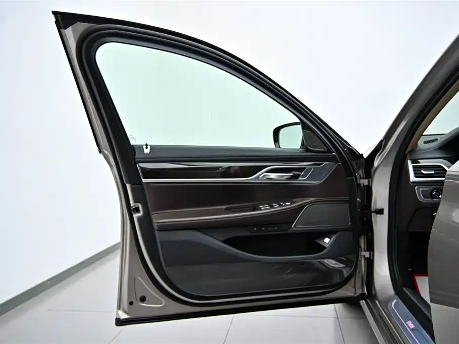 BMW 7 Series 2021 730Li Luxury Package - фото 17